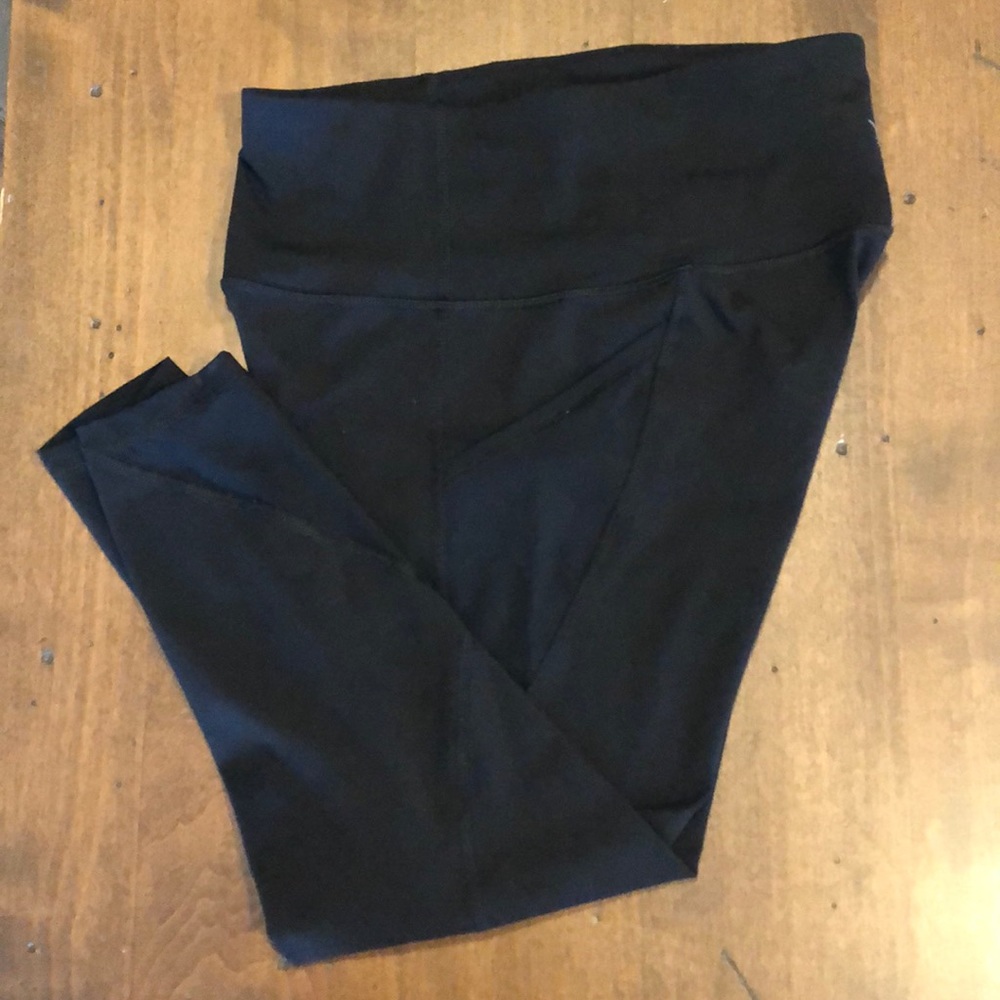 Old Navy Capri length workout leggings w pockets